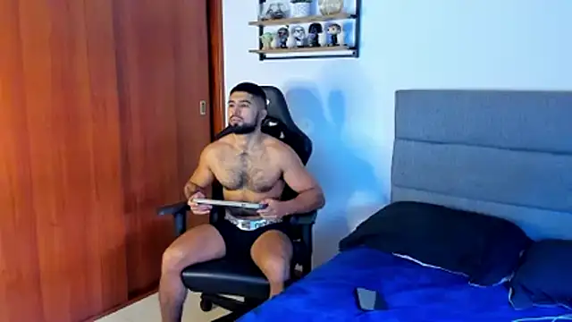 Snapshot of ethaanjones chatting on 12.15.25 ethaanjones online show from 12.15.25