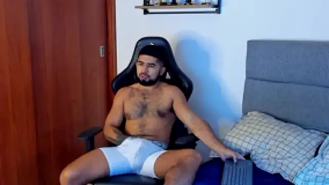 Snapshot of ethaanjones chatting on 01.07.26 ethaanjones online show from 01.07.26