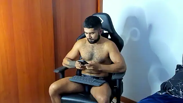 Snapshot of ethaanjones chatting on 01.10.26 ethaanjones online show from 01.10.26