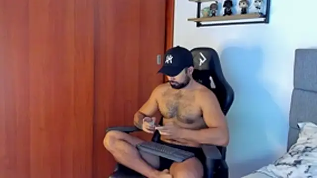 Snapshot of ethaanjones chatting on 03.29.26 ethaanjones online show from 03.29.26