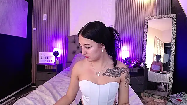 isabella smith  online show from 12.26.24