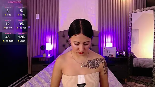 isabella smith  online show from 12.28.24