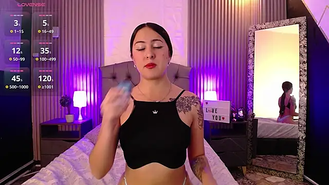 isabella smith  online show from 12.30.24