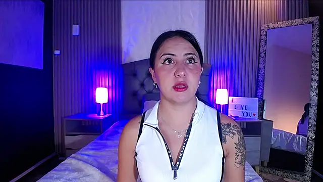 isabella smith  online show from 01.09.25