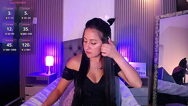 isabella smith  online show from 01.15.25