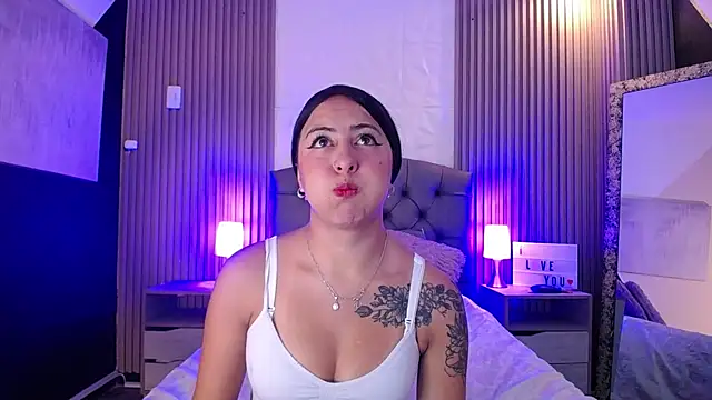 isabella smith  online show from 01.21.25