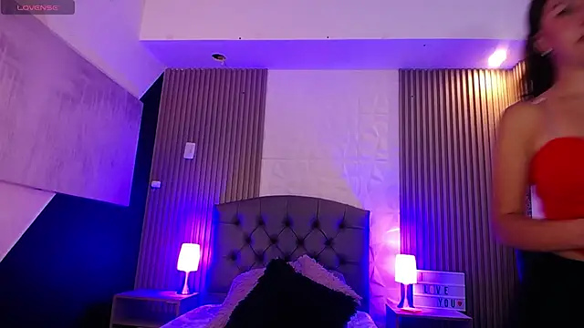 isabella smith  online show from 02.04.25