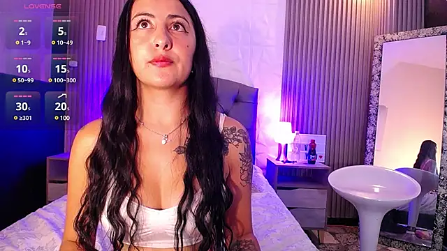 isabella smith  online show from 02.06.25