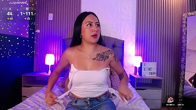 isabella smith  online show from 02.10.25