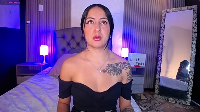 isabella smith  online show from 02.13.25