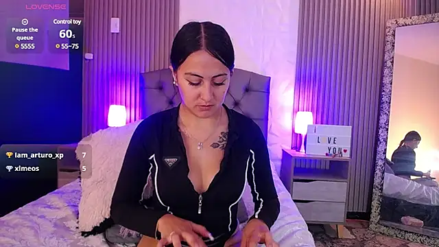 isabella smith  online show from 02.21.25