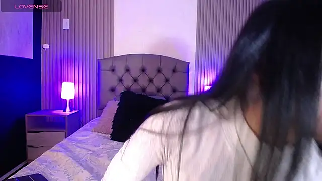 isabella smith  online show from 02.22.25