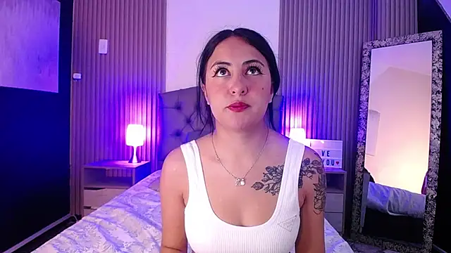 isabella smith  online show from 03.04.25