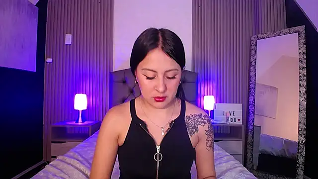 isabella smith  online show from 03.19.25