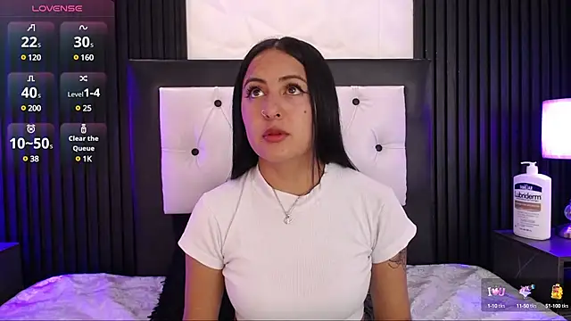 isabella smith  online show from 03.21.25