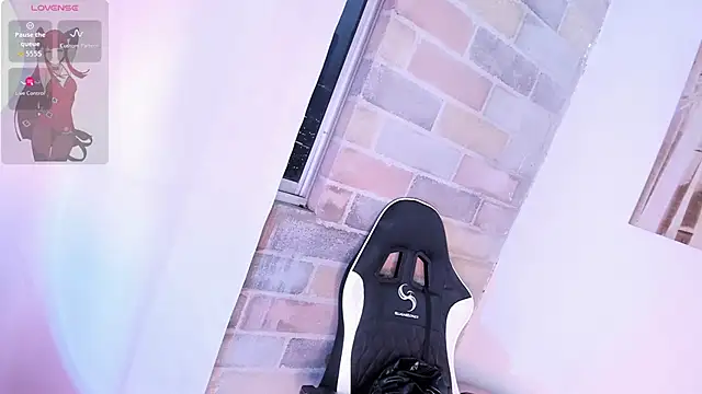 Im Scarlet online show from 10.20.25