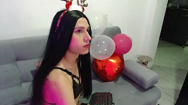 Snapshot of Ari-Hall chatting on 12.15.24 Ari-Hall online show from 12.15.24