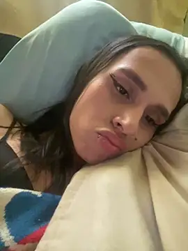 Snapshot of Ari-Hall chatting on 09.25.25 Ari-Hall online show from 09.25.25