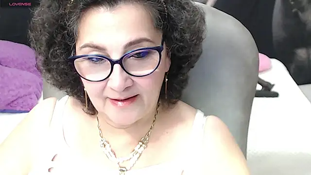 Snapshot of cataleya_mom chatting on 03.02.25 cataleya mom online show from 03.02.25