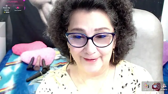 Snapshot of cataleya_mom chatting on 03.11.25 cataleya mom online show from 03.11.25