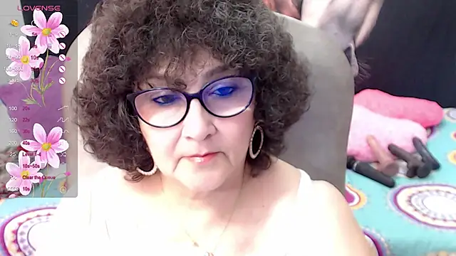 Snapshot of cataleya_mom chatting on 03.21.25 cataleya mom online show from 03.21.25