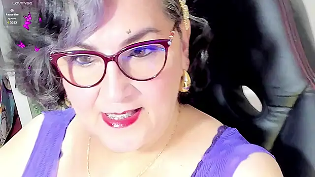 Snapshot of cataleya_mom chatting on 09.13.25 cataleya mom online show from 09.13.25