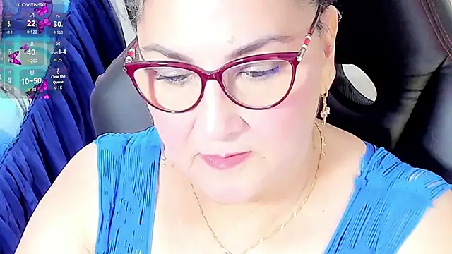 Snapshot of cataleya_mom chatting on 10.05.25 cataleya mom online show from 10.05.25