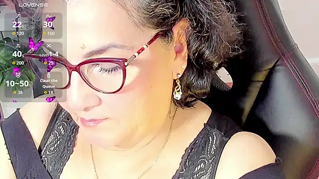 Snapshot of cataleya_mom chatting on 10.26.25 cataleya mom online show from 10.26.25