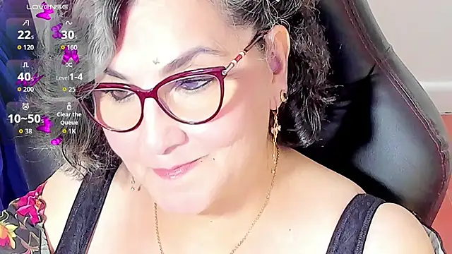 Snapshot of cataleya_mom chatting on 10.28.25 cataleya mom online show from 10.28.25