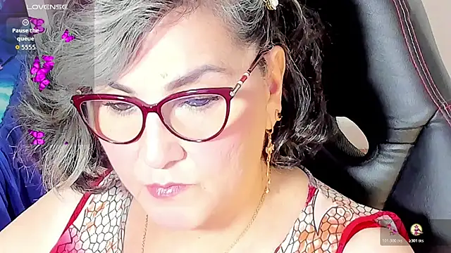 Snapshot of cataleya_mom chatting on 10.30.25 cataleya mom online show from 10.30.25