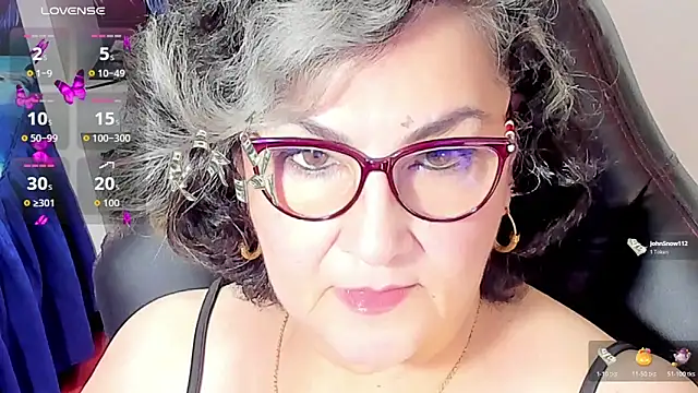 Snapshot of cataleya_mom chatting on 11.02.25 cataleya mom online show from 11.02.25