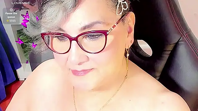 Snapshot of cataleya_mom chatting on 11.02.25 cataleya mom online show from 11.02.25