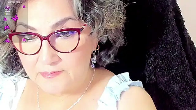 Snapshot of cataleya_mom chatting on 11.22.25 cataleya mom online show from 11.22.25