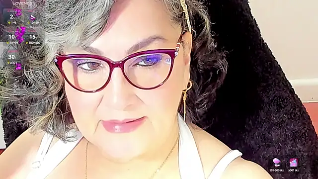 Snapshot of cataleya_mom chatting on 11.26.25 cataleya mom online show from 11.26.25