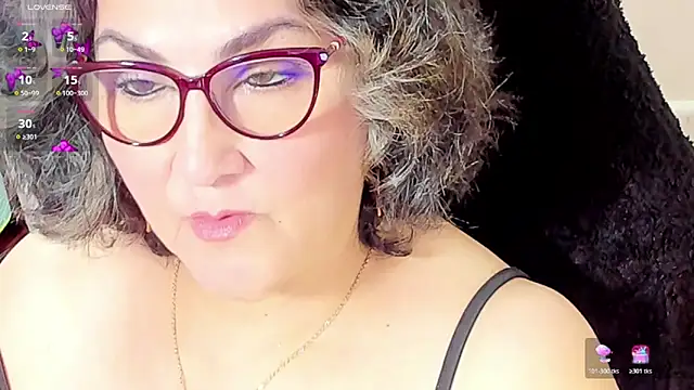 Snapshot of cataleya_mom chatting on 12.01.25 cataleya mom online show from 12.01.25