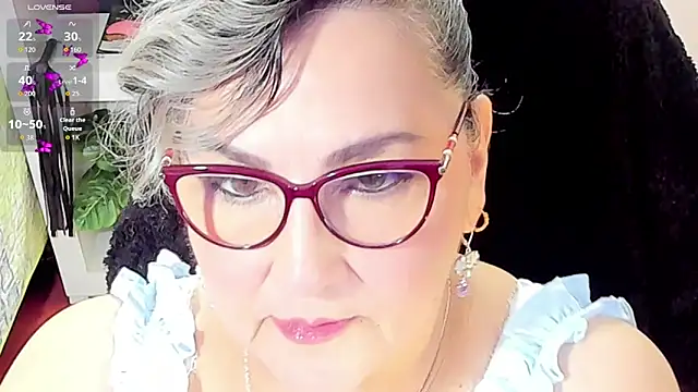 Snapshot of cataleya_mom chatting on 12.04.25 cataleya mom online show from 12.04.25