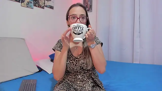 Jessica Herrera  online show from 02.04.25