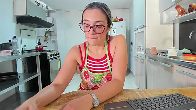 Jessica Herrera  online show from 02.06.25