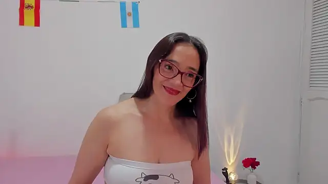 Snapshot of Jessica_Herrera_ chatting on 07.18.26 Jessica Herrera online show from 07.18.26
