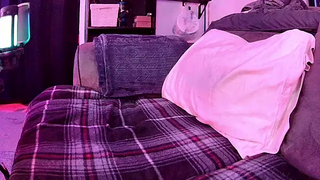 famousALYX online show from 10.31.25