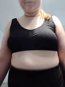 Snapshot of Kiarassecrets chatting on 03.30.26 Kiarassecrets online show from 03.30.26