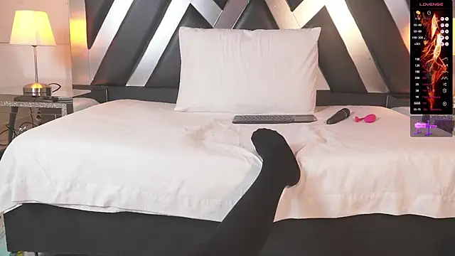 Sofia Cooper  online show from 02.27.25