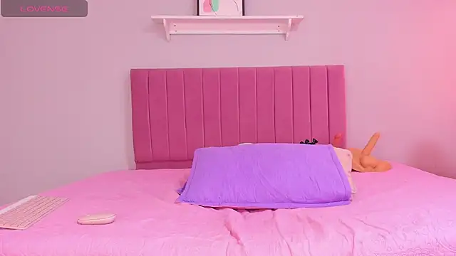 Snapshot of alexa_pariss chatting on 11.24.25 alexa pariss online show from 11.24.25