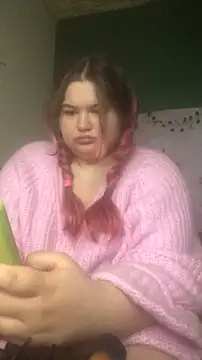 Freakcute  online show from 03.11.25