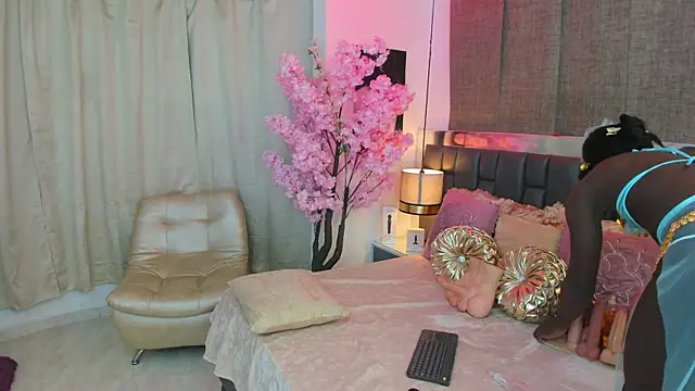 Snapshot of IsseyMz chatting on 12.09.24 IsseyMz online show from 12.09.24