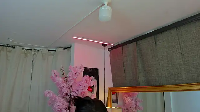 Snapshot of IsseyMz chatting on 12.25.24 IsseyMz online show from 12.25.24