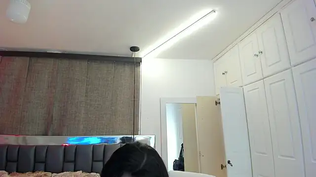 Snapshot of IsseyMz chatting on 02.10.25 IsseyMz online show from 02.10.25