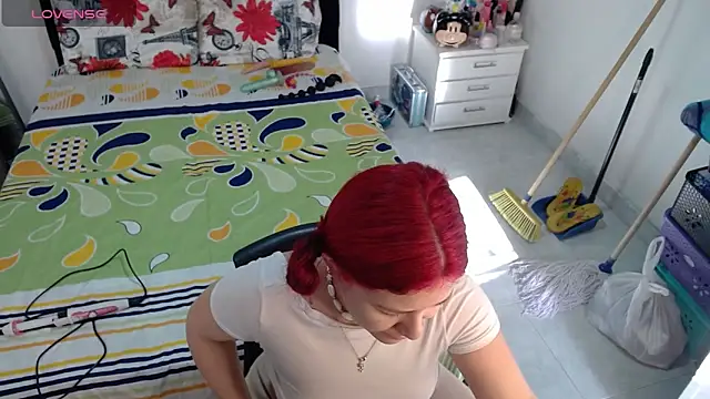 Snapshot of soniafuckboobs chatting on 04.22.26 soniafuckboobs online show from 04.22.26