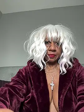 BreanaDivine online show from 02.06.25