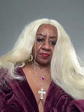 BreanaDivine online show from 02.18.25